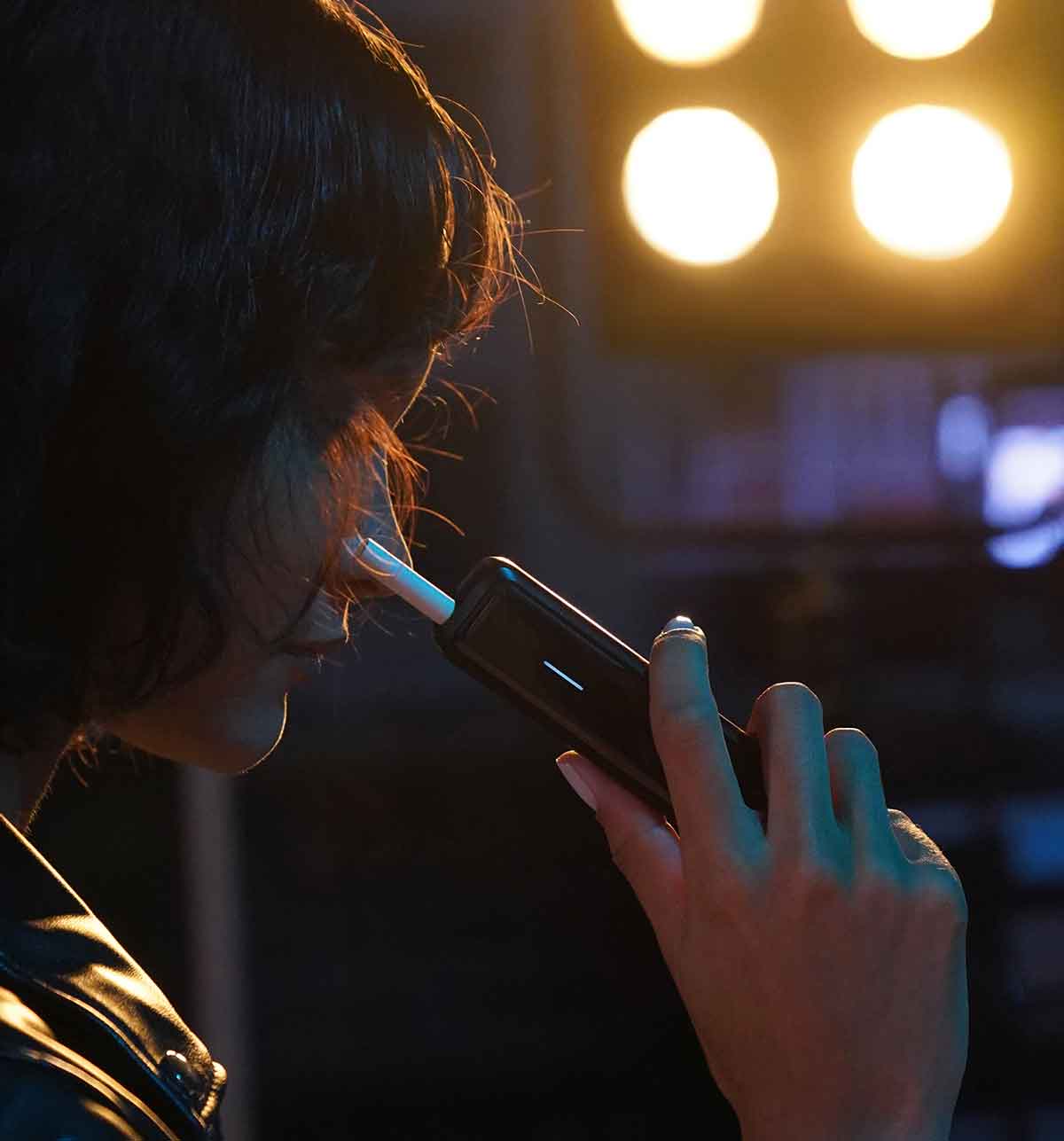 Woman holding a MOK device
